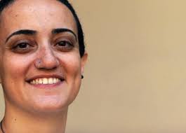 القبض على “لينا عطا الله ”  رئيسة تحرير موقع “مدى مصر” أثناء إجراء مقابلة مع والدة علاء عبد الفتاح