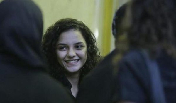 حبس الناشطة سناء سيف عام ونصف بتهمة نشر اخبار كاذبة