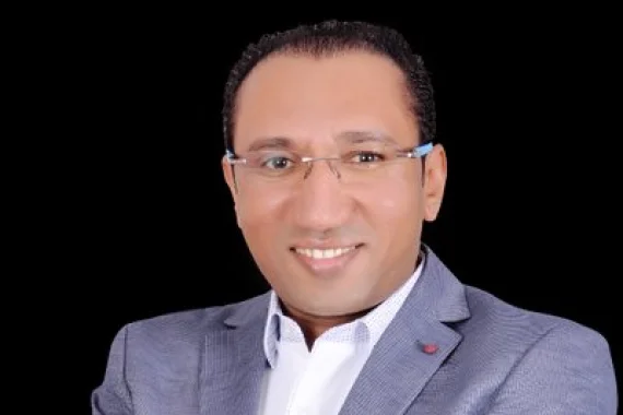 القبض على الصحفي ربيع الشيخ بمطار القاهرة